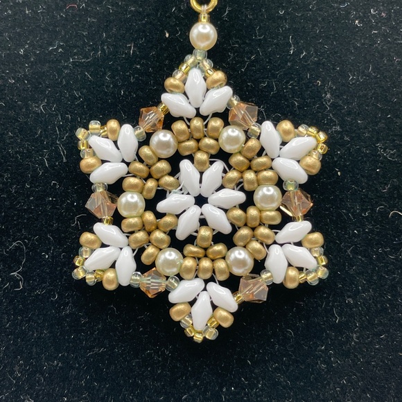Gold Tone White Czech Glass Hand Beaded Snowflake Pendant Necklace - Picture 3 of 11